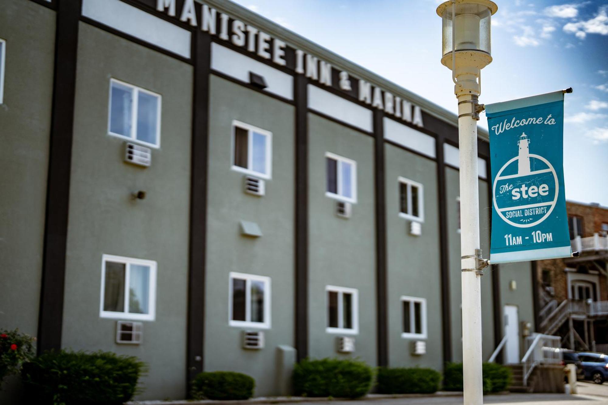 Manistee Inn & Marina Bagian luar foto
